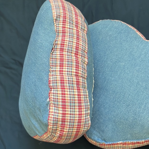 2 heart shaped throw pillows - Picture 3 of 5